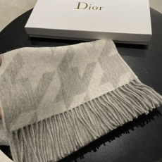 CHRISTIAN DIOR